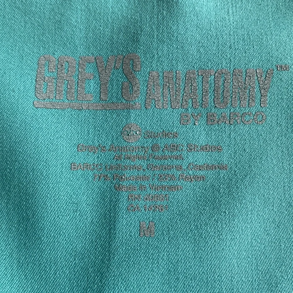 Scrub Top - Picture 2 of 3